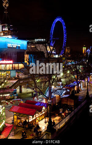 La Banque du Sud et Marché de Noël au soir, Londres, Angleterre Banque D'Images