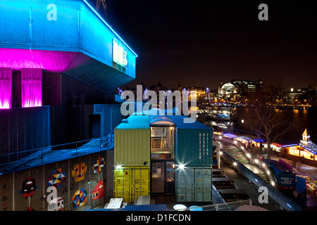 La Banque du Sud et Marché de Noël au soir, Londres, Angleterre Banque D'Images