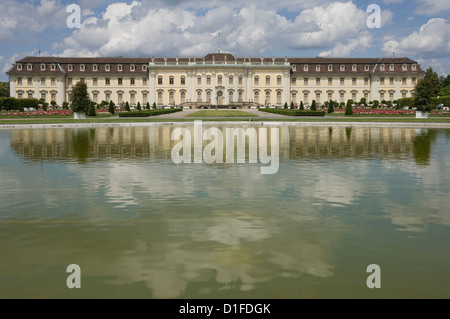 Le 18e siècle de style Baroque Residenzschloss, inspiré par le Palais de Versailles, Ludwigsburg, Baden Wurtemberg, Allemagne, Europe Banque D'Images