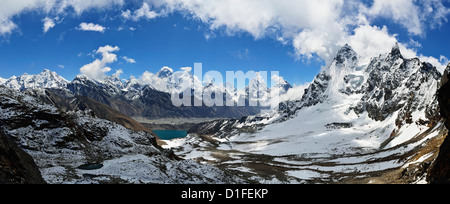 Vue de Renjo Pass de l'Everest, Everest de l'Himalaya et Lac Gokyo, parc national de Sagarmatha, Purwanchal, Népal Banque D'Images