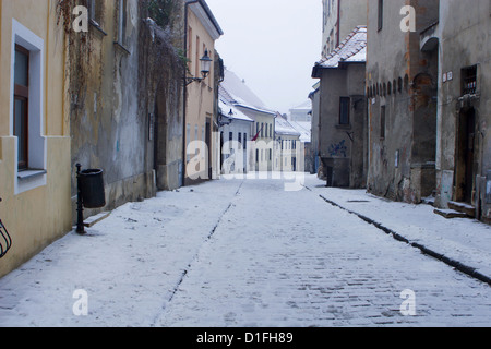 Bratislava - Kapitulska street en hiver - plus vieille rue de la ville Banque D'Images