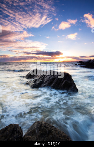 Coucher de soleil sur Sharrow Whitsand Bay Plage Cornwall UK Banque D'Images