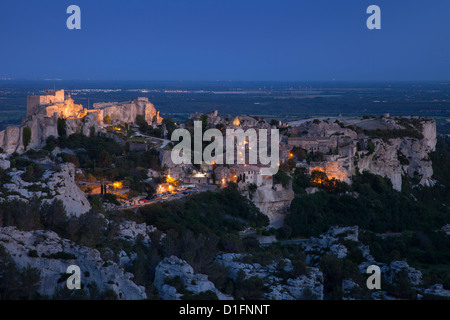 Plus de crépuscule village médiéval des Baux-de-Provence, Provence France Banque D'Images