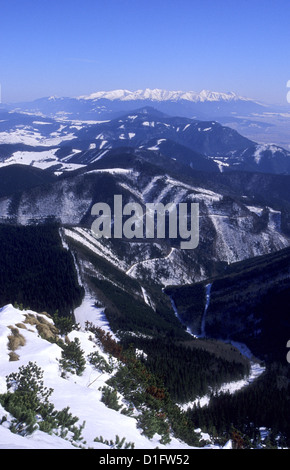 Vue de la Zapadne Tatry - Rohace du sommet de Velky Choc dans Chocske vrchy, la Slovaquie. Banque D'Images