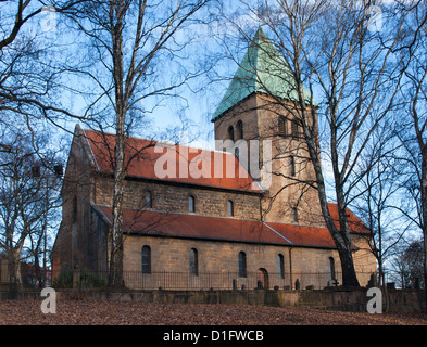 Gamle Aker Kirke, la plus ancienne église d'Oslo Norvège ,datant de ca 1100, un beau bâtiment en pierre ancienne Banque D'Images