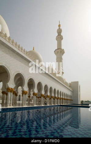 La Mosquée Sheikh Zayed, Abu Dhabi, Émirats arabes unis, Moyen Orient Banque D'Images