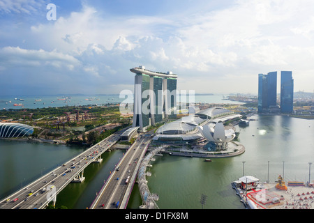 L'Helix Bridge et Marina Bay Sands, Singapour Marina Bay, à Singapour, en Asie du Sud-Est, l'Asie Banque D'Images