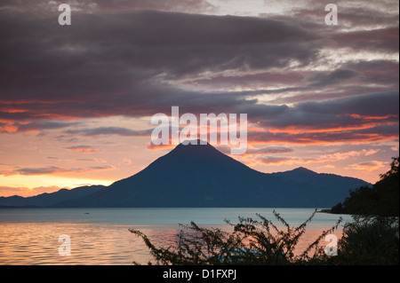 Volcan Toliman, Lago de Atitlan, Guatemala, Amérique Centrale Banque D'Images