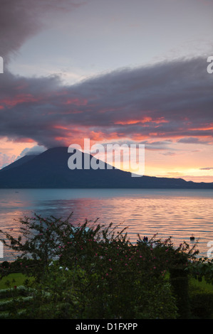 Volcan Toliman, Lago de Atitlan, Guatemala, Amérique Centrale Banque D'Images