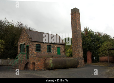 WEST MIDLANDS ; DUDLEY ; Black Country Living Museum ; HIPPODROME COLLIERY ET CHEMINÉE OUTHOUSE Banque D'Images