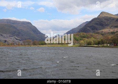 Llyn Padarn, lac Padarn, Llanberis, Gwynedd, Snowdonia, le Nord du Pays de Galles, Pays de Galles, Royaume-Uni, Europe Banque D'Images