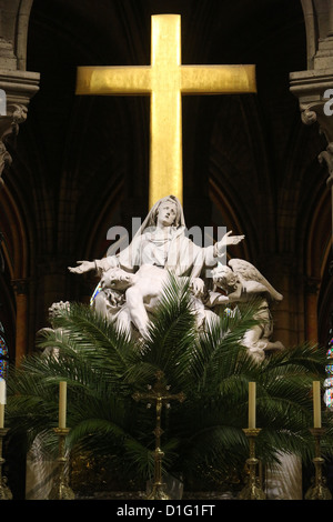 Sculpture Pieta le Dimanche des Rameaux, la cathédrale de Notre Dame, Paris, France, Europe Banque D'Images