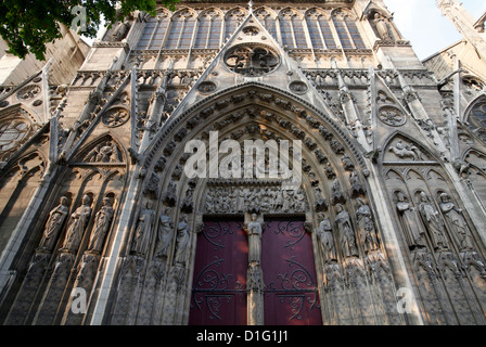 La porte de Saint-Etienne, façade sud, la cathédrale de Notre Dame, Paris, France, Europe Banque D'Images