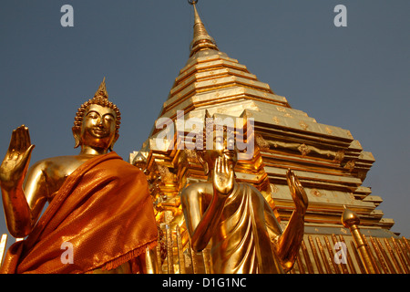 Des statues et chedi dans le temple Doi Suthep, Chiang Mai, Thaïlande, Asie du Sud-Est, Asie Banque D'Images