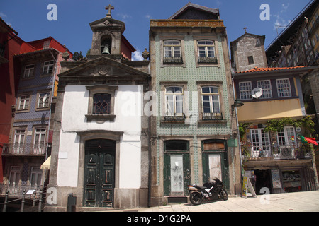 Chapelle Saint-Nicolas (Capelo n Sao Nicolau), dans le quartier de Ribeira, classé au Patrimoine Mondial de l'UNESCO, Porto, Douro, Portugal, Europe Banque D'Images