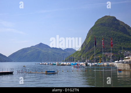 Vue sur le Mont San Salvador du Lido, Lugano, Lac de Lugano, Tessin, Suisse, Europe Banque D'Images