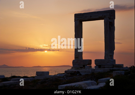 Gateway, Temple d'Apollon, site archéologique, Naxos, Cyclades, îles grecques, Grèce, Europe Banque D'Images