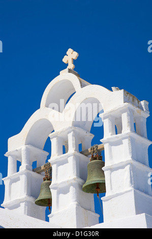 Cloches sur l'église, Chora, Amorgos, Cyclades, Mer Égée, îles grecques, Grèce, Europe Banque D'Images