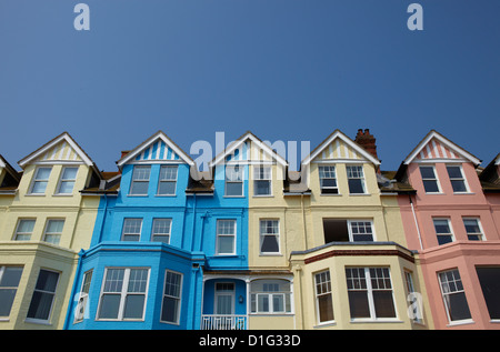 Maisons colorées à bord d'Aldeburgh, Suffolk, Angleterre, Royaume-Uni, Europe Banque D'Images