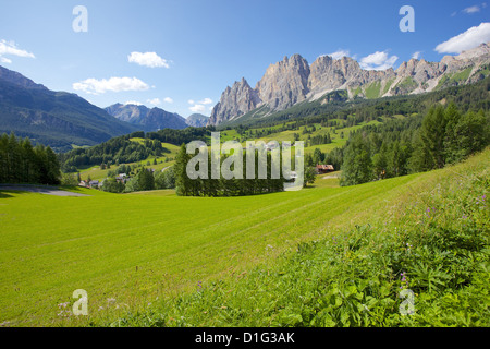 Vue des montagnes près de Cortina d' Ampezzo, province de Belluno, en Vénétie, Dolomites, Italie, Europe Banque D'Images