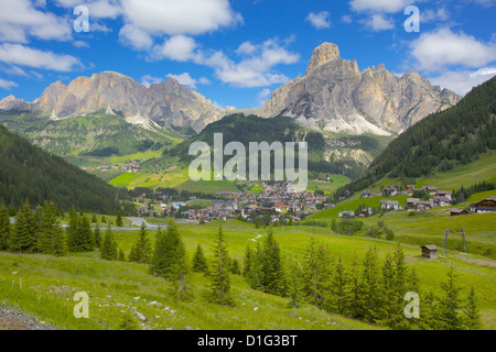 Corvara et Sass Songher Mountain, Badia, La province de Bolzano, Trentin-Haut-Adige/Sud Tyrol Italien, Dolomites, Italie Banque D'Images