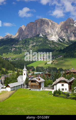 Corvara et Sass Songher Mountain, Badia, La province de Bolzano, Trentin-Haut-Adige/Sud Tyrol Italien, Dolomites, Italie Banque D'Images
