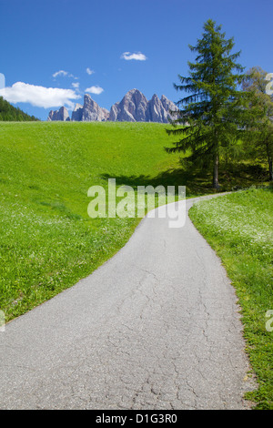 Val di Funes, la Province de Bolzano, Trentin-Haut-Adige/Sud Tyrol Italien, Dolomites, Italie, Europe Banque D'Images