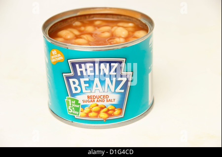 Une ouverture du pot de Heinz baked beans Cafe du clocher à teneur réduite en sucres et sel Banque D'Images