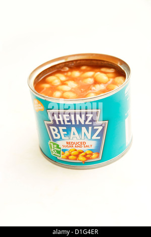 Une ouverture du pot de Heinz baked beans Cafe du clocher à teneur réduite en sucres et sel Banque D'Images