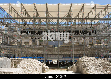 Étape dans l'ancienne arène romaine de Pula, Croatie. Banque D'Images