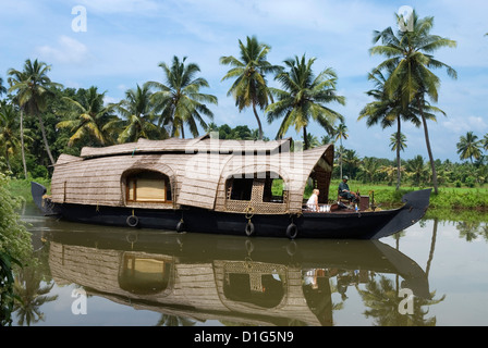 Péniche le long des marigots, près de Alappuzha (Alleppey), Kerala, Inde, Asie Banque D'Images