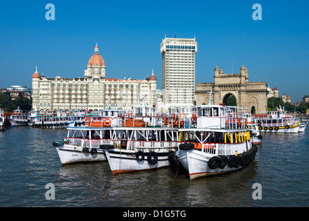 Waterfront avec Taj Mahal Palace et l'Hôtel De La Tour et porte de l'Inde, Mumbai (Bombay), Maharashtra, Inde, Asie Banque D'Images