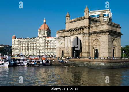 Waterfront avec Taj Mahal Palace et l'Hôtel De La Tour et porte de l'Inde, Mumbai (Bombay), Maharashtra, Inde, Asie Banque D'Images