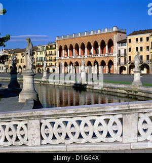 Prato della Valle, Padoue, Vénétie, Italie, Europe Banque D'Images