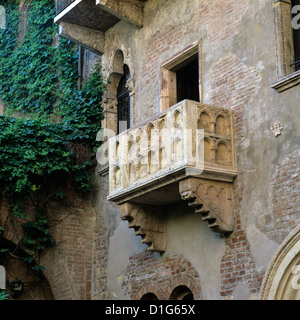 Le balcon de Juliette, Vérone, UNESCO World Heritage Site, Vénétie, Italie, Europe Banque D'Images