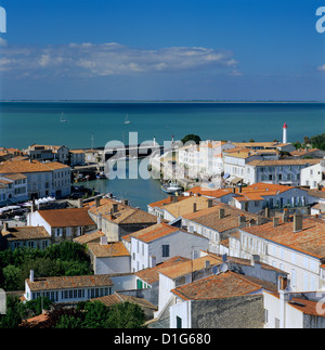 Vue sur Ville et port, Saint Martin, Ile de Ré, Poitou-Charentes, France, Europe Banque D'Images