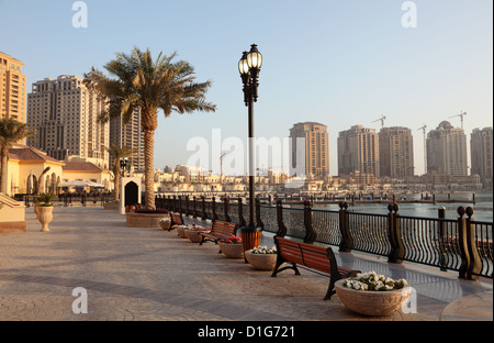 Promenade à Porto Saoudite, Doha, Qatar Moyen-orient Banque D'Images