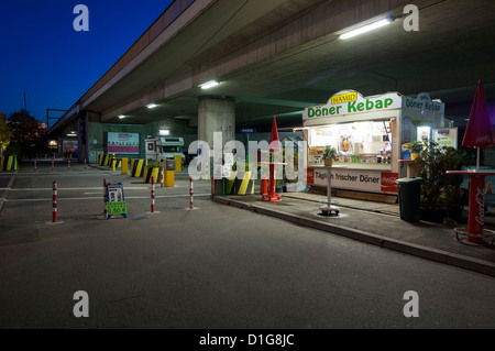 Consession stand - Donnersberger Brücke, München, Allemagne Banque D'Images