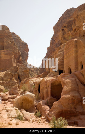 Façades sculptées dans la roche, Petra, Jordanie. Banque D'Images