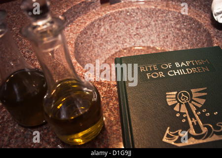 Rite du baptême pour les enfants Banque D'Images