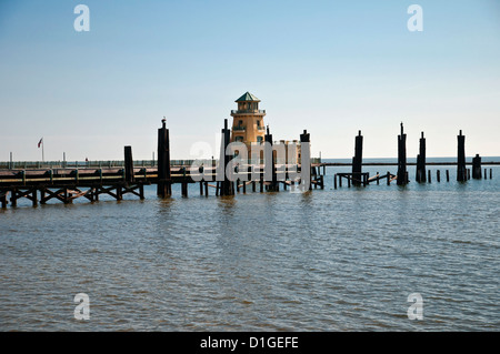 Waterfront, les trottoirs et les quais près de Casino Resort Hotel Beau Rivage , Biloxi, Mississippi , USA Banque D'Images