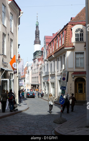 Street dans la vieille ville de Tallinn, Estonie, Europe Banque D'Images