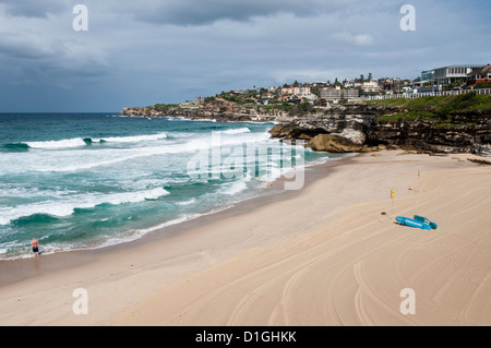 La promenade le long du front de mer dans la banlieue est de Sydney est superbe avec une vue magnifique sur les plages et la mer de Tasman. Banque D'Images