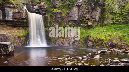 Force Thonton Ingleton ci-dessus dans le Yorkshire Dales, Yorkshire du Nord, Yorkshire, Angleterre, Royaume-Uni, Europe Banque D'Images