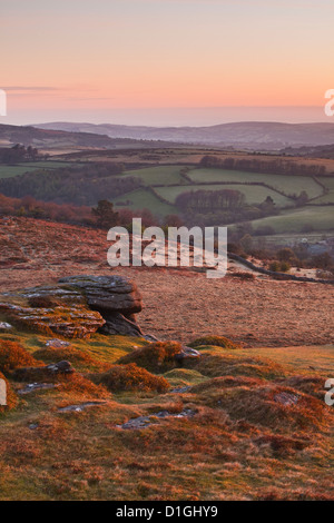 La vue de Chinkwell Tor dans le Dartmoor National Park, Devon, Angleterre, Royaume-Uni, Europe Banque D'Images