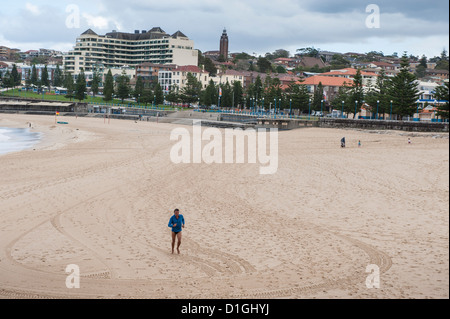 La promenade le long du front de mer dans la banlieue est de Sydney est superbe avec une vue magnifique sur les plages et la mer de Tasman. Banque D'Images