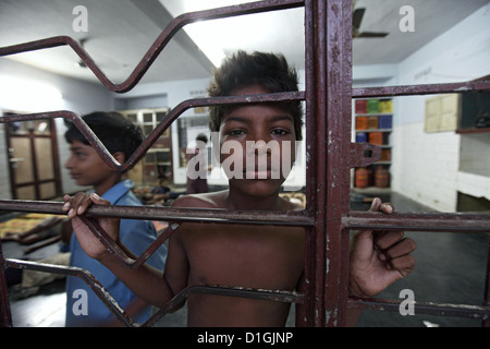 Vijayawada, Inde, les enfants des rues dans un asile de nuit Banque D'Images