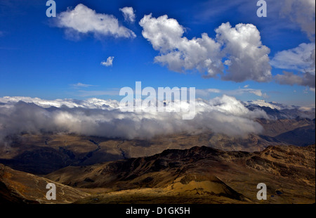 Vue depuis le mont Chacaltaya, altiplano dans la distance, Calahuyo près de La Paz, Bolivie, Andes, Amérique du Sud Banque D'Images