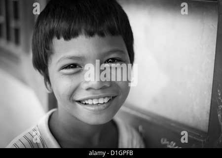 Portrait d'un enfant pris en milieu rural Vietnam près de la frontière avec le Laos Banque D'Images