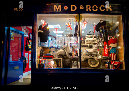 Les Mods et les rockers - Mod & souvenirs Rock Shop Lamberetta ou scooter Vespa Banque D'Images